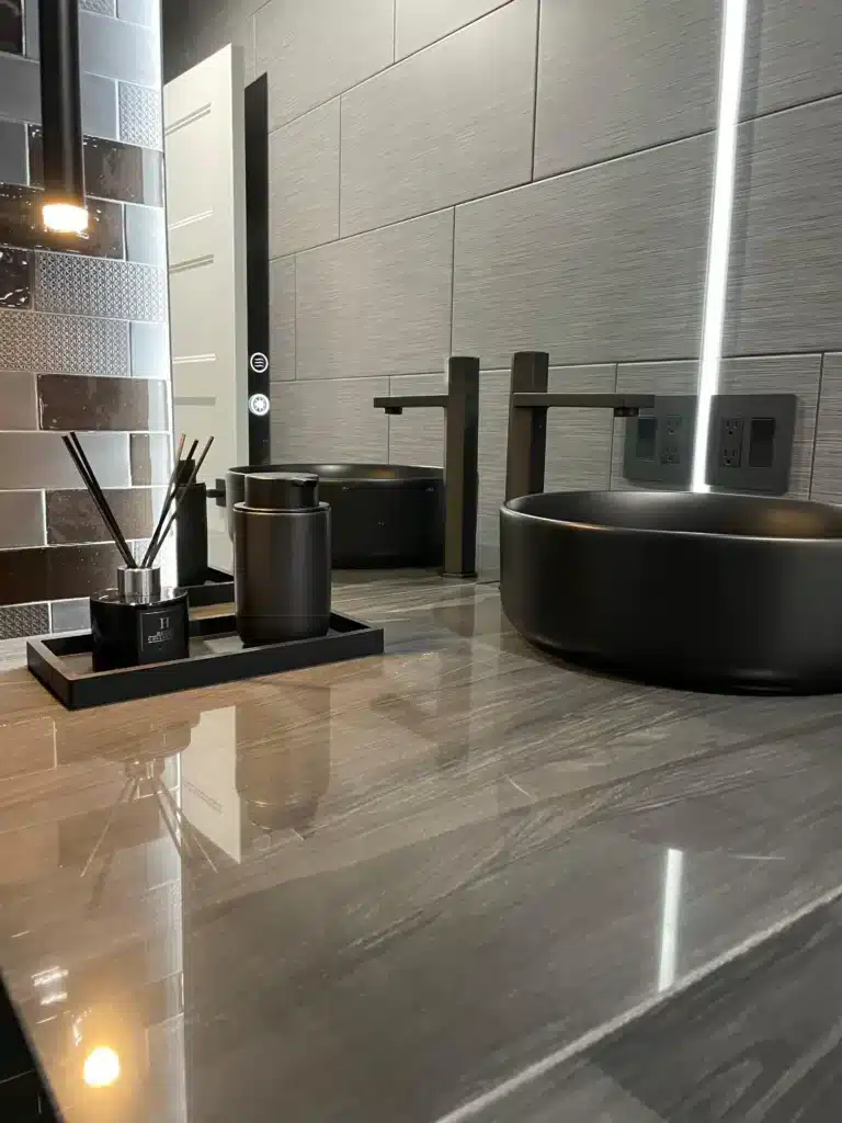 Stylish and durable bathroom countertop made of high-quality quartz.